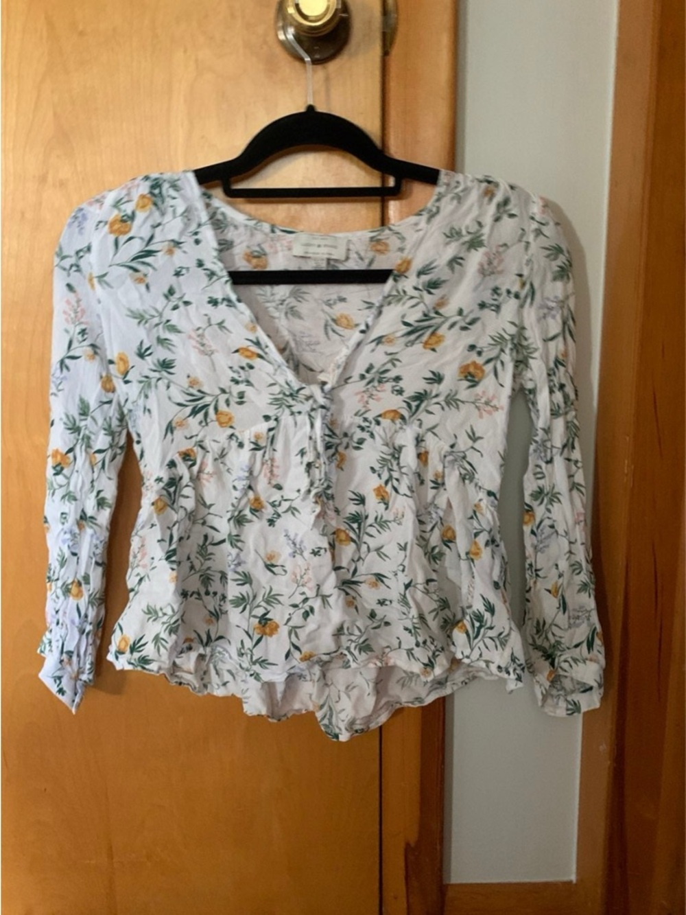 White Floral V-Neck Long Sleeve Blouse